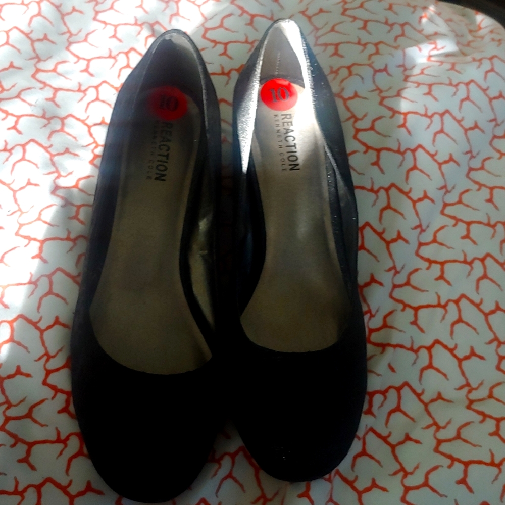 Black 2ins heel shoes